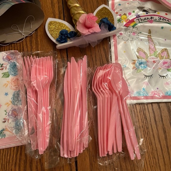 98 pc Unicorn Party Supplies Set - Pink and Gold - Picture 10 of 10